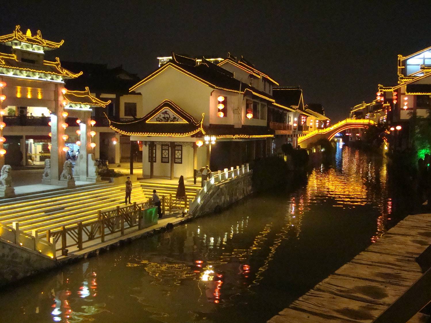 picture:  The canal boat landing at the Temple Market, Wuxi, China