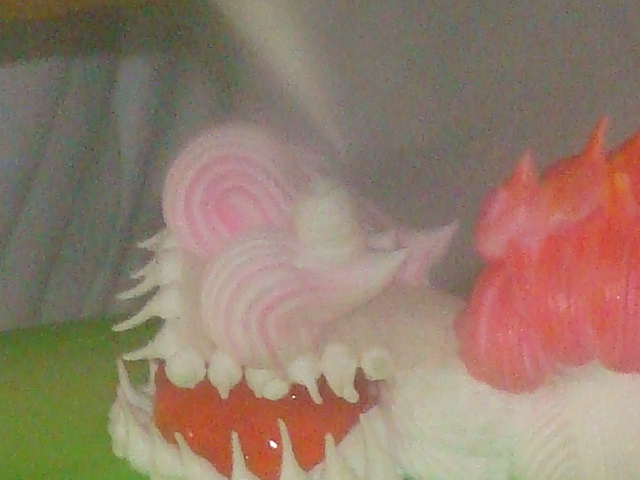 cake decorating - close on the dragon's head,  in process